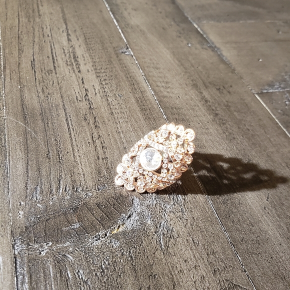 Beautiful Design Diamond Style Ring 7 size women - Picture 2 of 3